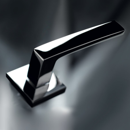 Poignée de porte ANGOLO Look Inox sur rosaces carrées