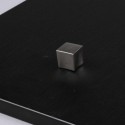 Bouton de meuble look inox forme carré