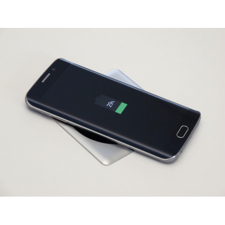 Chargeur sans fil / passe-câble encastrable