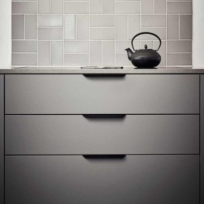 Poignée de meuble PAN COUPE de FURNIPART - Noir brossé